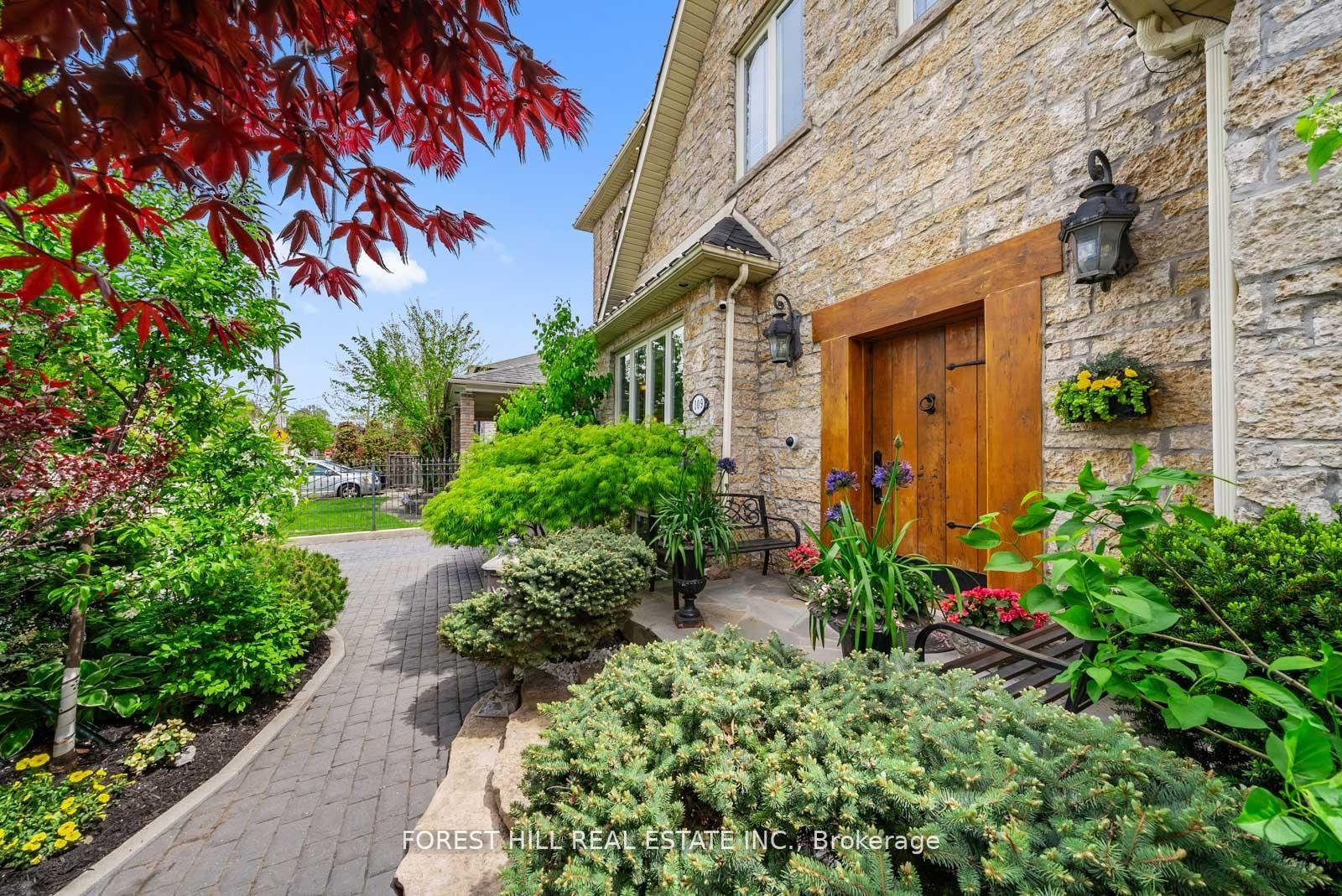 109 Dell Park Avenue, Toronto C04 — photo 3 of 5
