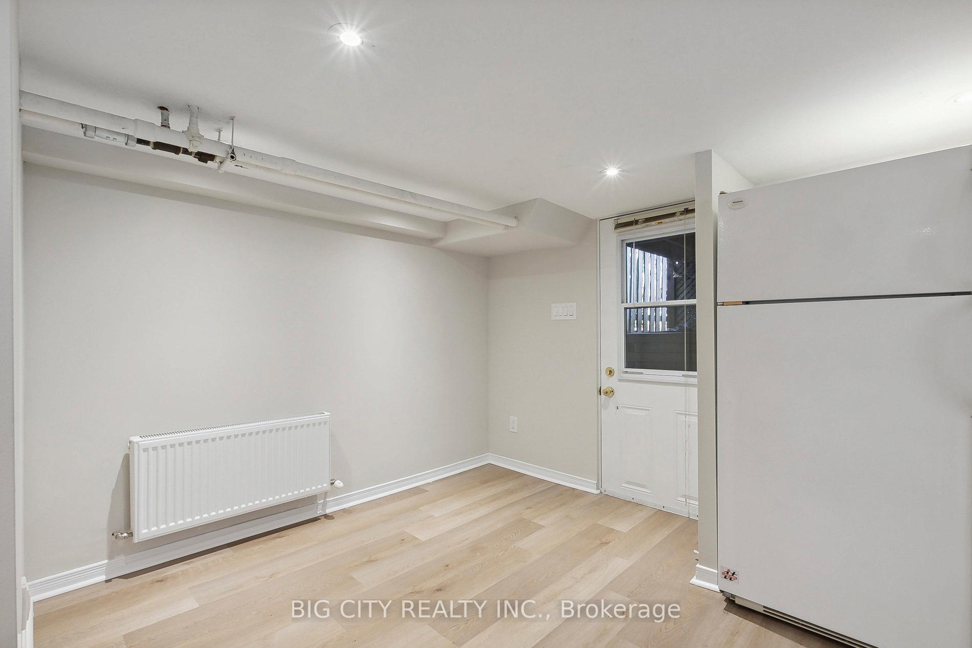 178 Douglas Avenue Lower, Toronto C04 — photo 2 of 5