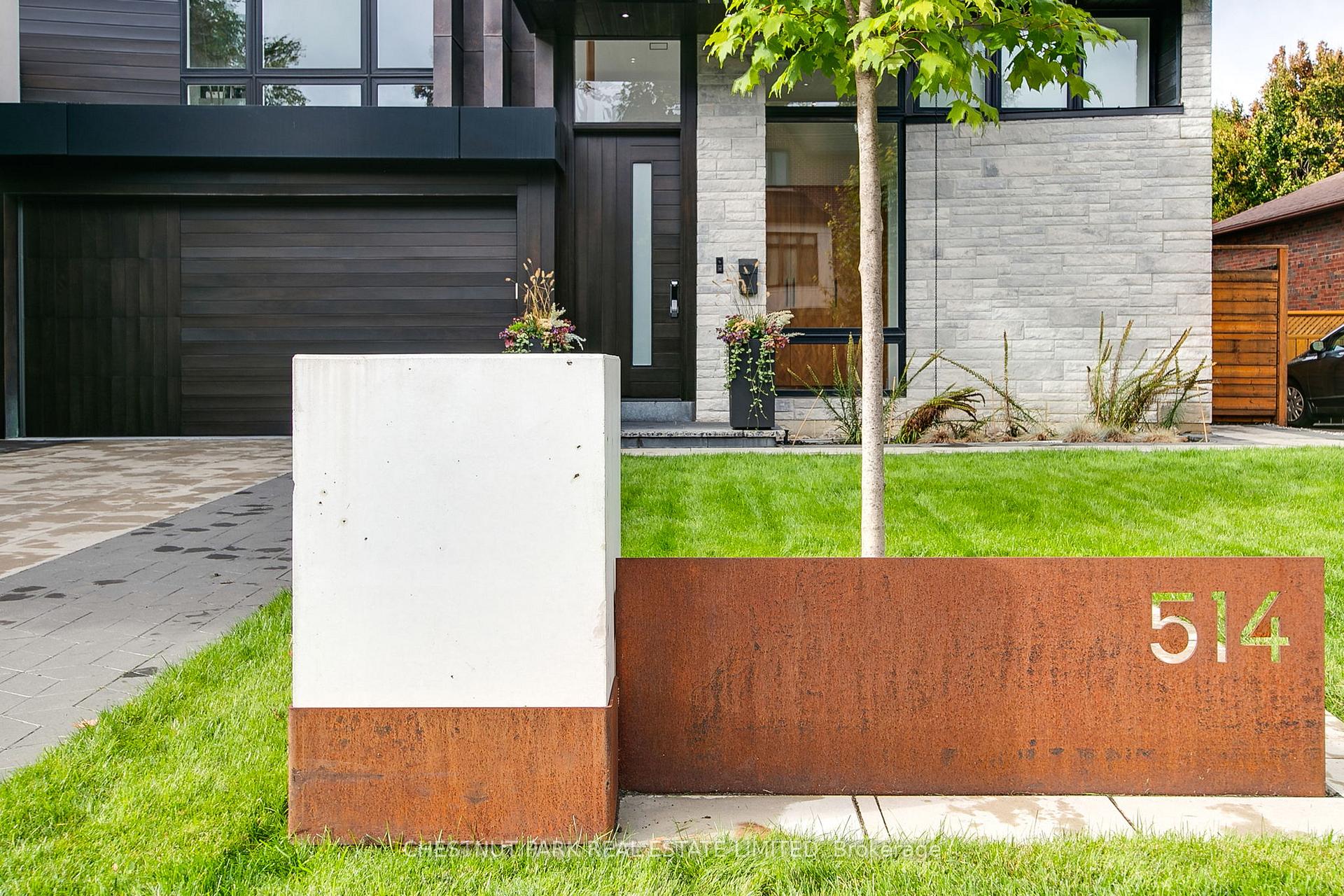 514 Douglas Avenue, Toronto C04 — photo 3 of 5