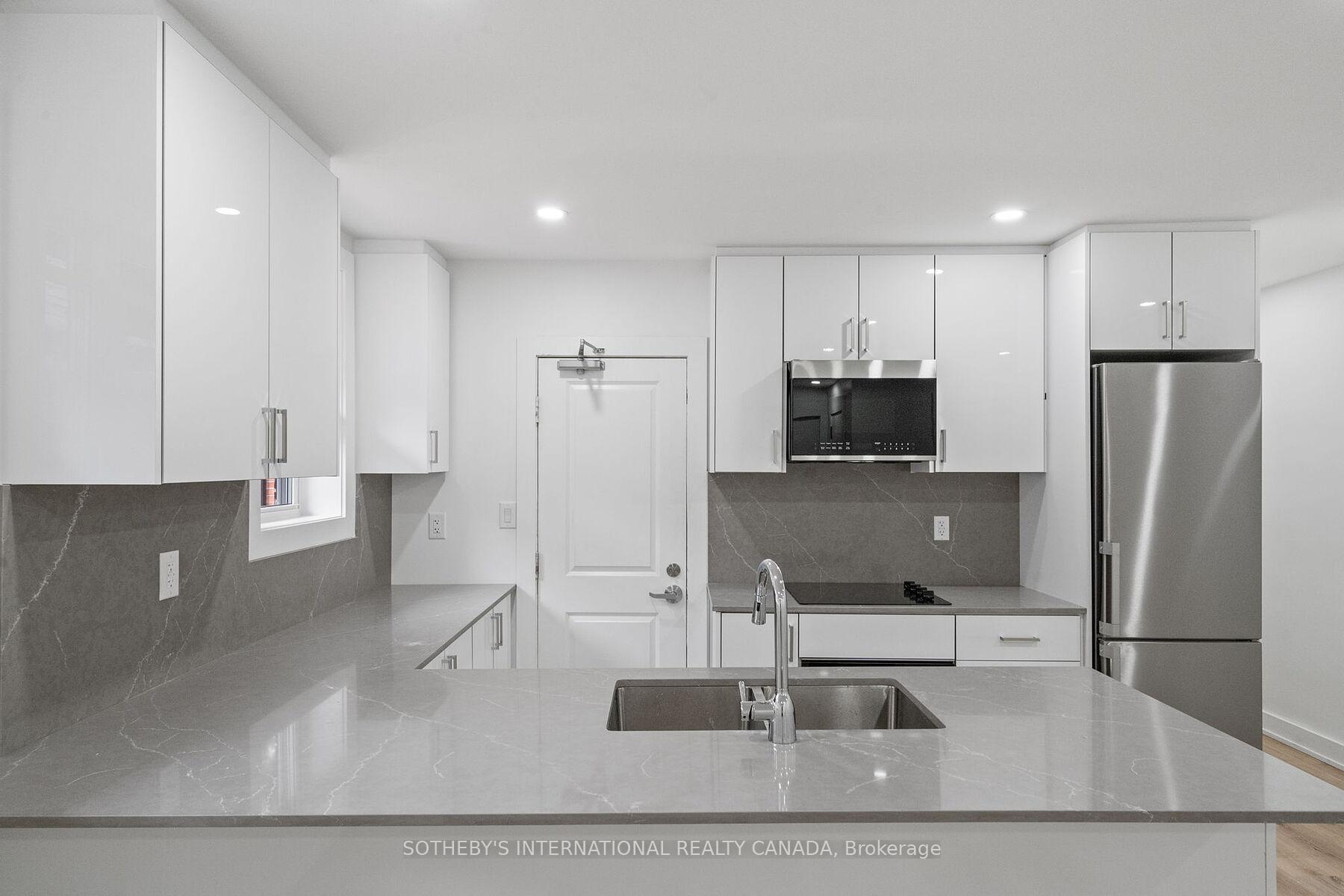 28 Strathgowan Avenue Main, Toronto C04 — photo 3 of 5