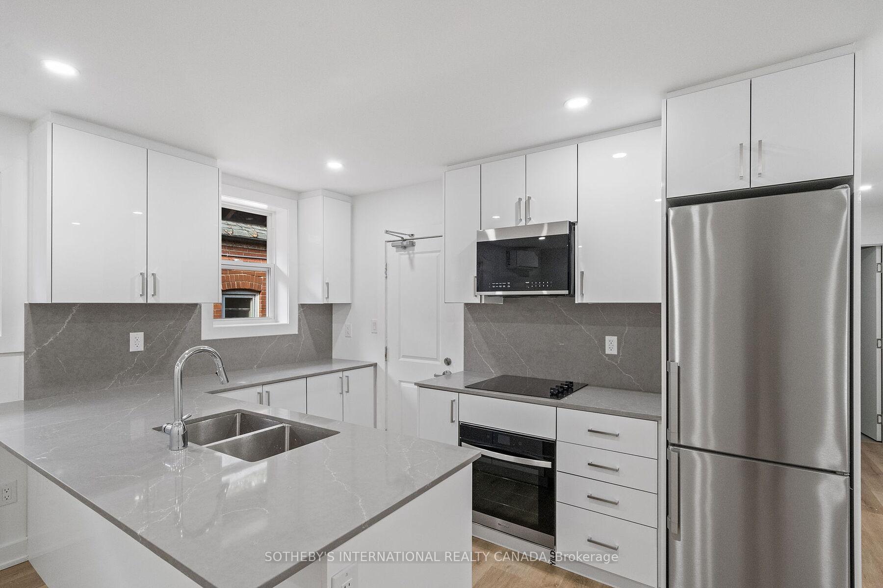 28 Strathgowan Avenue Main, Toronto C04 — photo 4 of 5