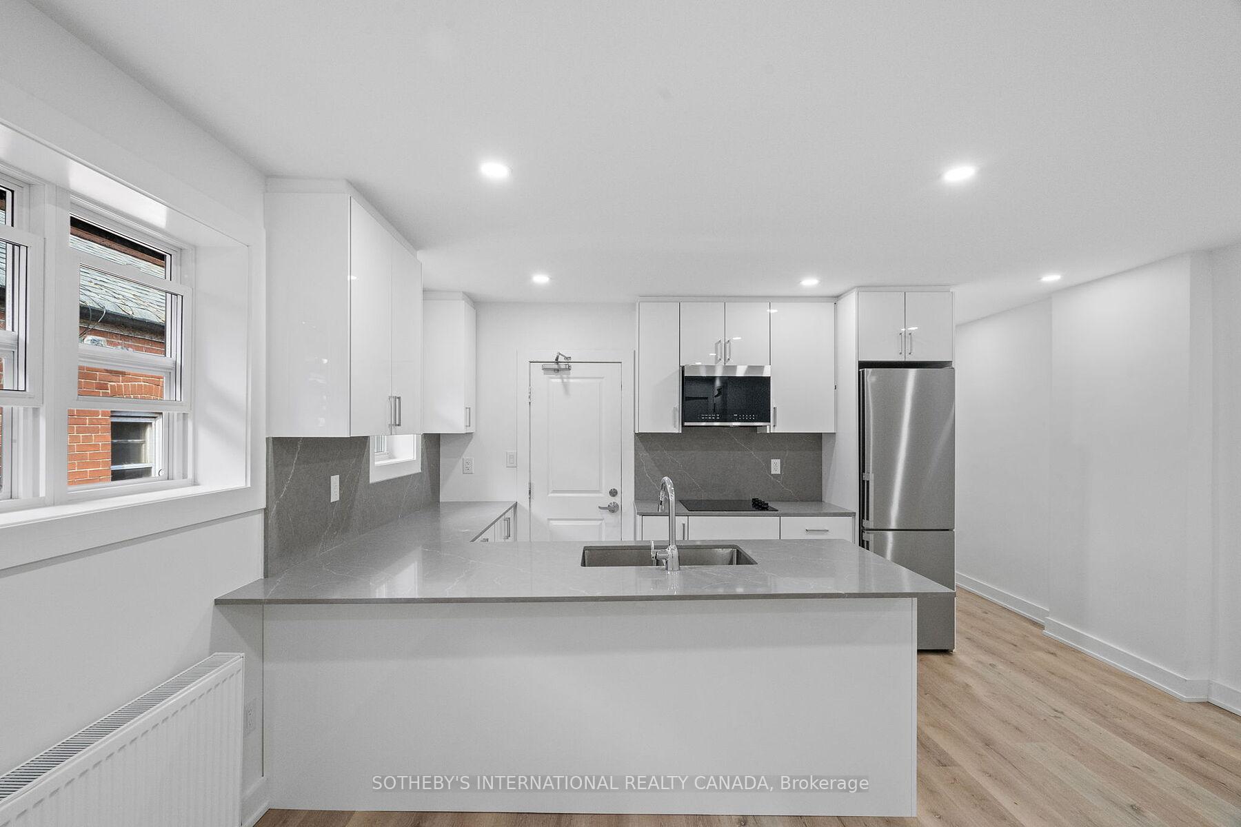 28 Strathgowan Avenue Main, Toronto C04 — photo 5 of 5