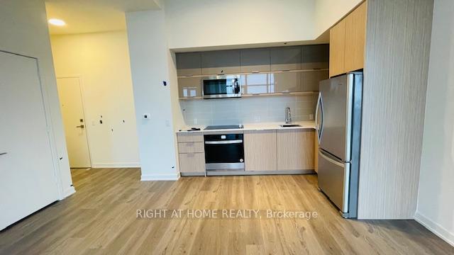 10 Deerlick Court 2402, Toronto C13 — photo 2 of 5
