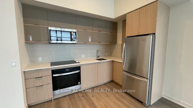 10 Deerlick Court 2402, Toronto C13 — photo 3 of 5