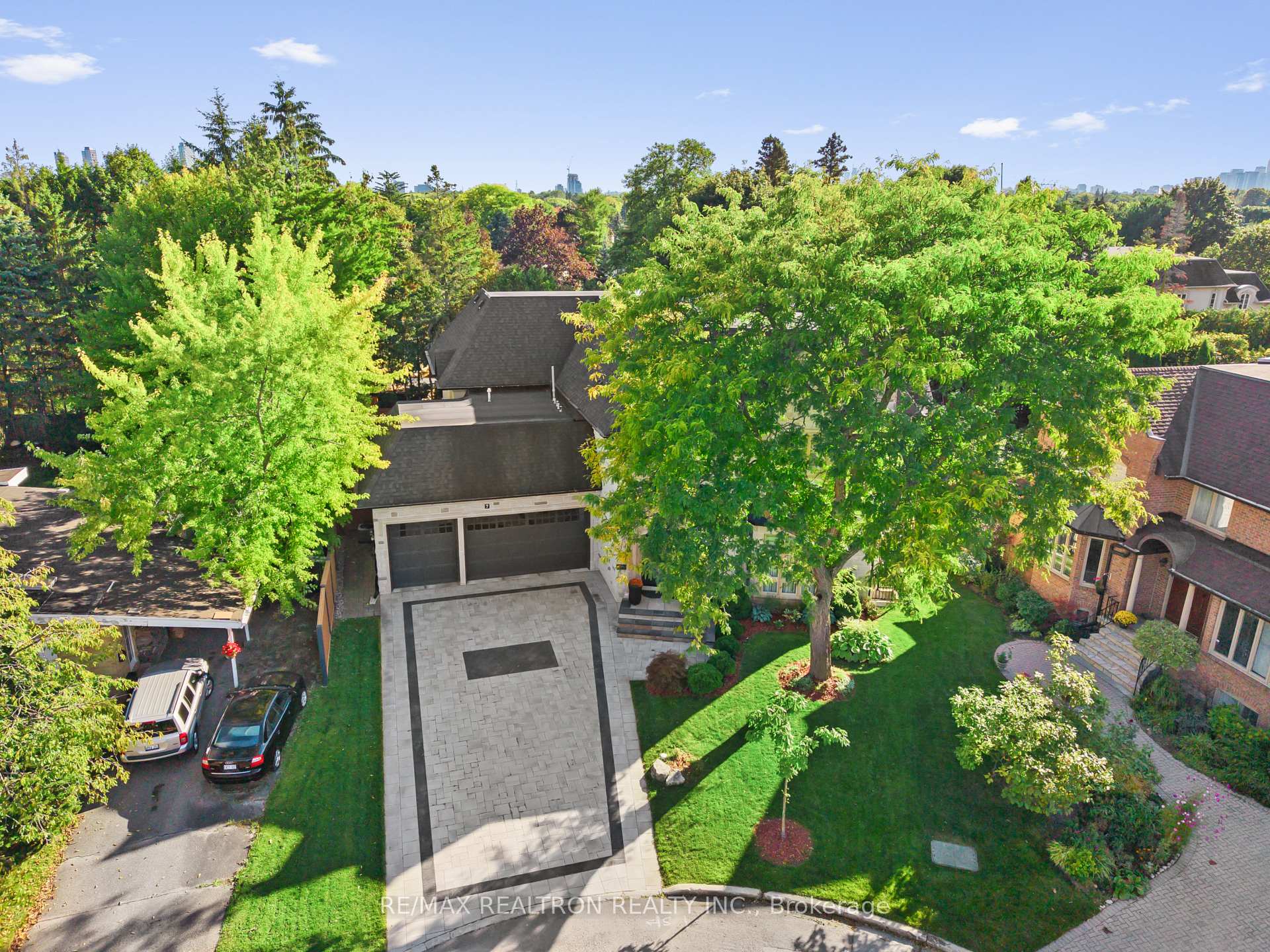7 Winchfield Place, Toronto C13 — photo 2 of 5