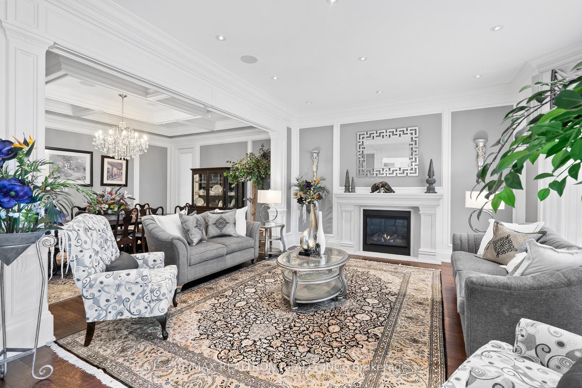 7 Winchfield Place, Toronto C13 — photo 4 of 5