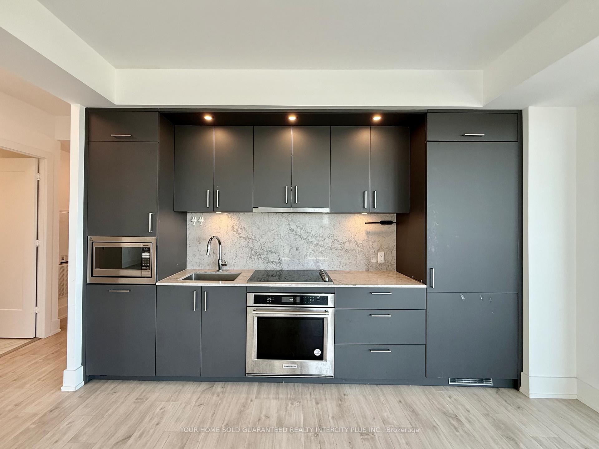 10 Inn on the Park Drive 1804, Toronto C13 — photo 4 of 5