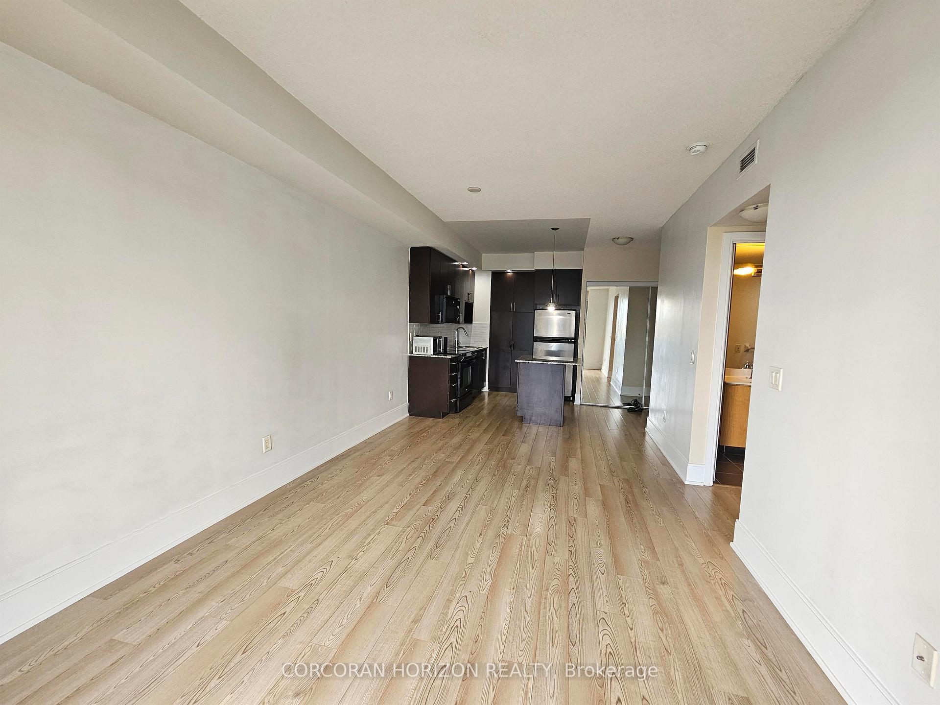 181 Wynford Drive 512, Toronto C13 — photo 2 of 5