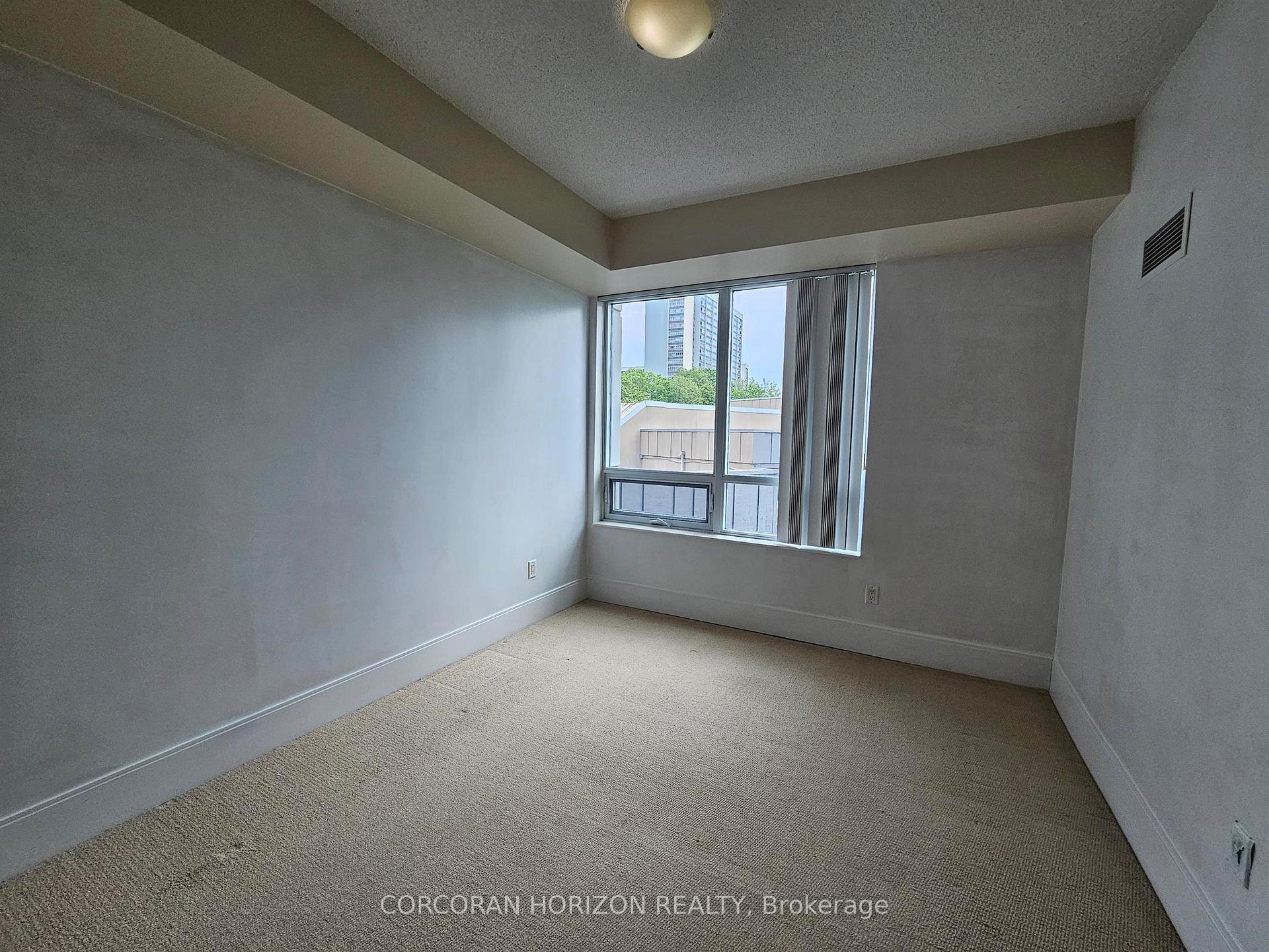 181 Wynford Drive 512, Toronto C13 — photo 4 of 5