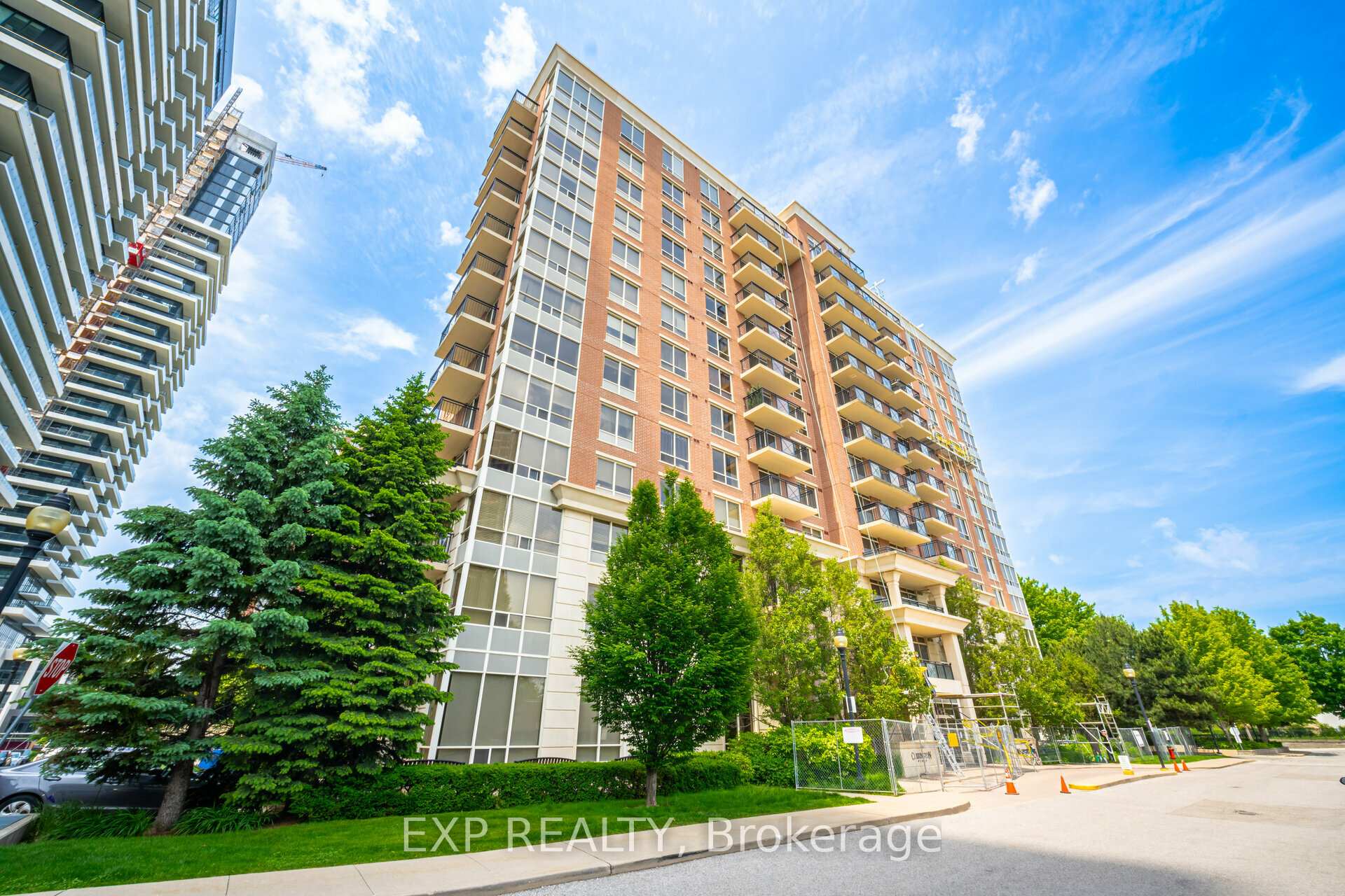 1103 Leslie Street 1103, Toronto C13 — photo 2 of 5
