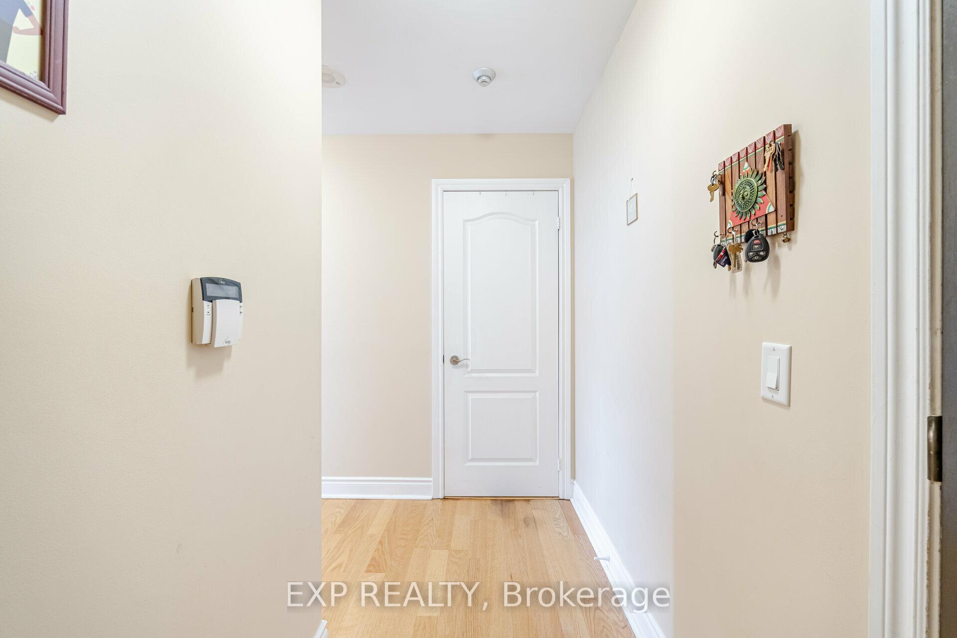 1103 Leslie Street 1103, Toronto C13 — photo 5 of 5