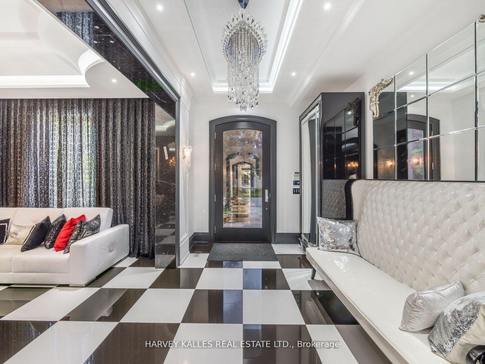 327 Cortleigh Boulevard, Toronto C04 — photo 5 of 5
