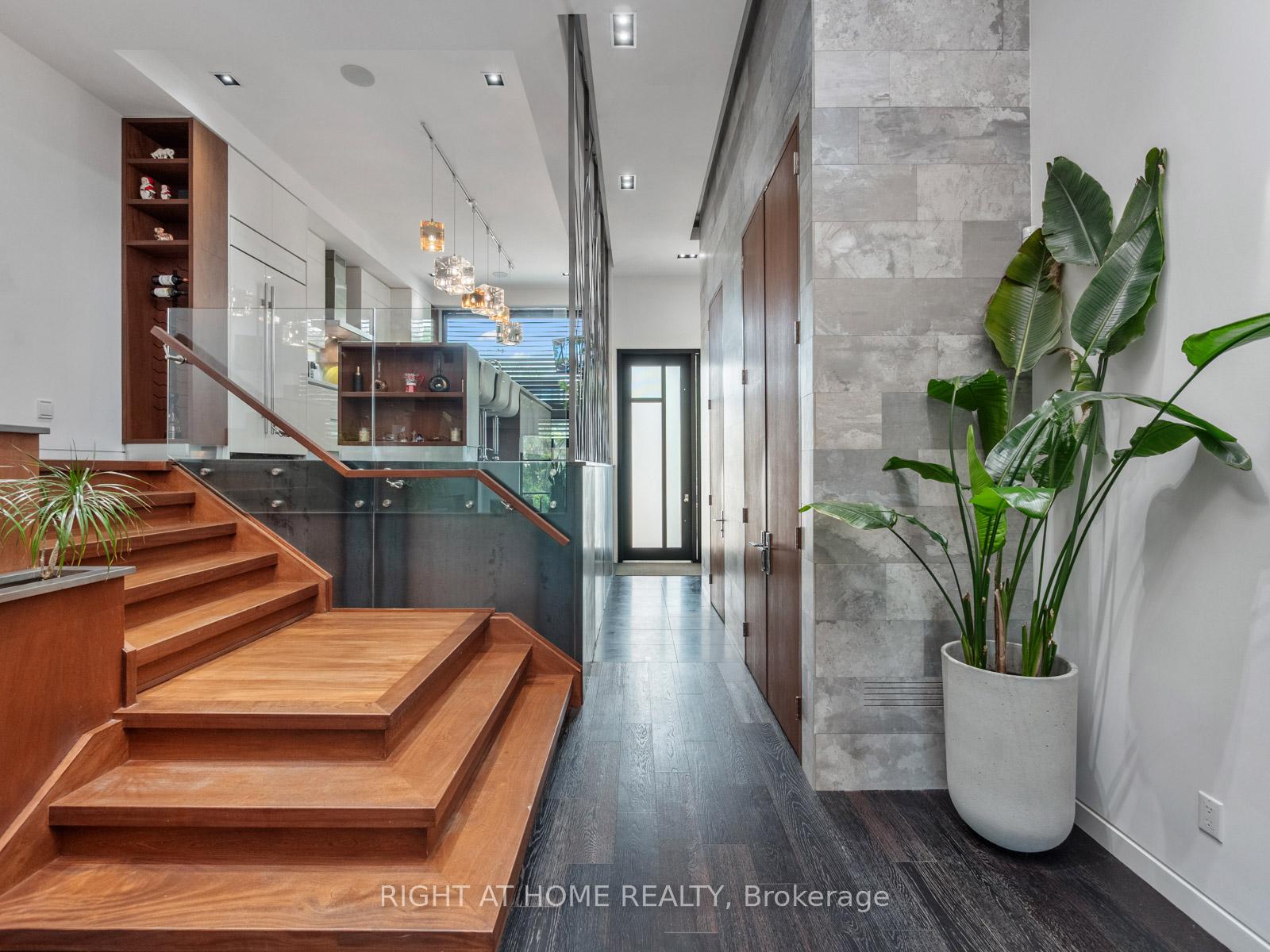 336 Melrose Avenue, Toronto C04 — photo 2 of 5