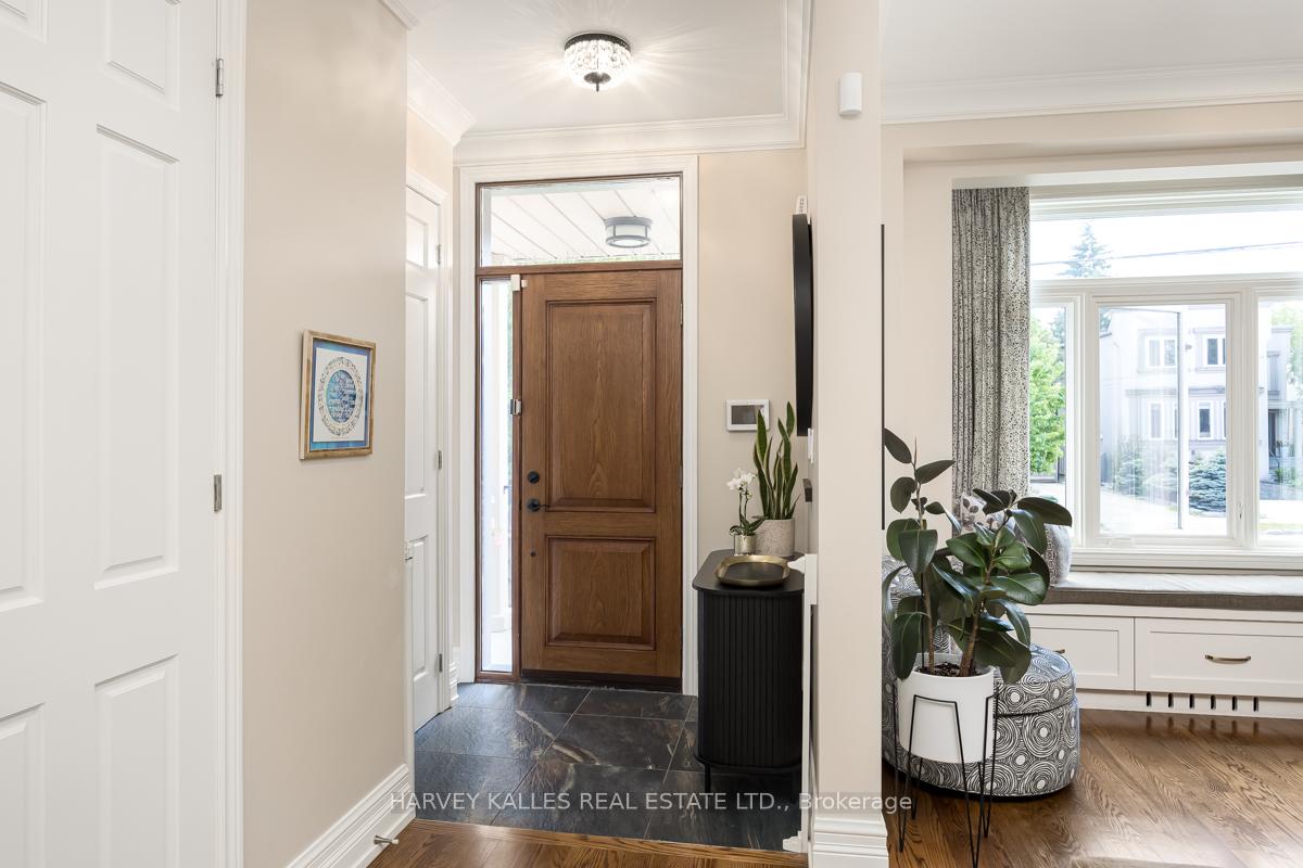 526 Melrose Avenue, Toronto C04 — photo 2 of 5