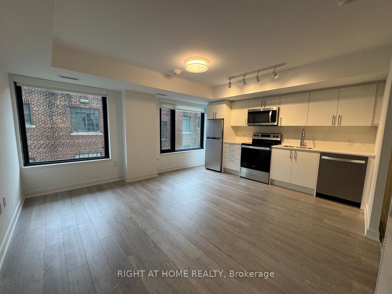 3 Strathgowan Avenue 224, Toronto C04 — photo 5 of 5