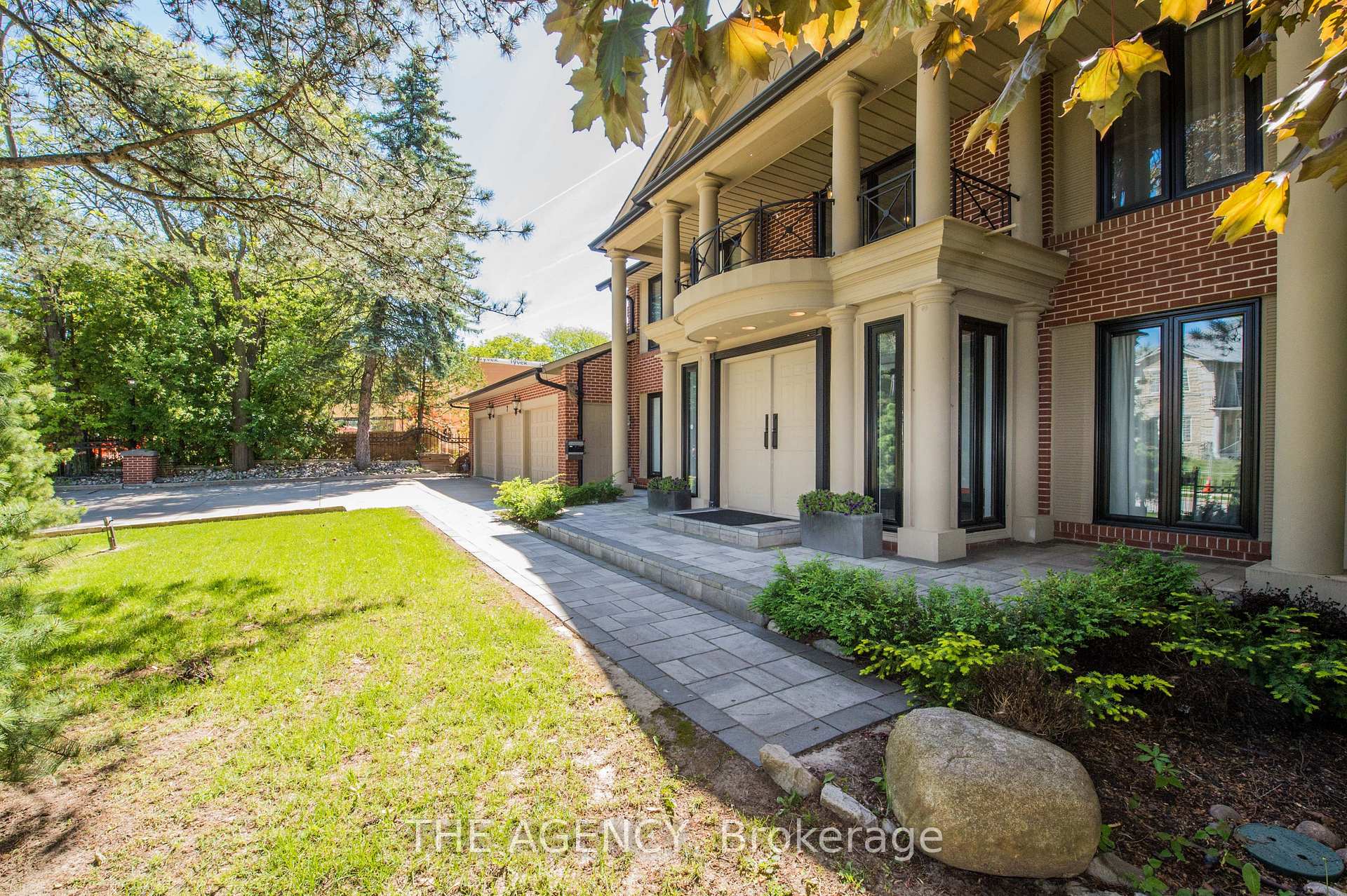 7 Shady Oaks Crescent, Toronto C12 — photo 2 of 5