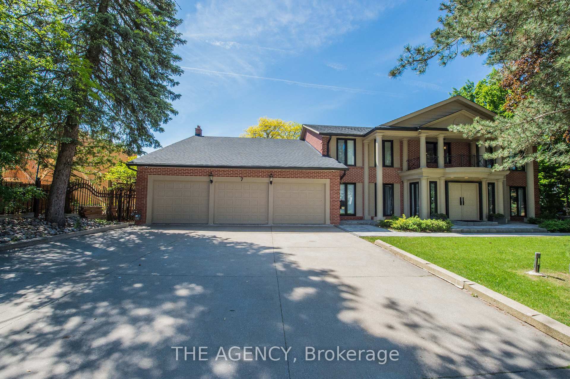 7 Shady Oaks Crescent, Toronto C12 — photo 3 of 5