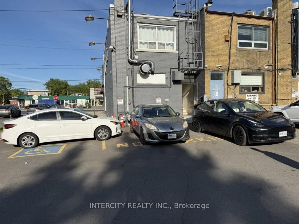 3519 Bathurst Street First Floor, Toronto C04 — photo 5 of 5