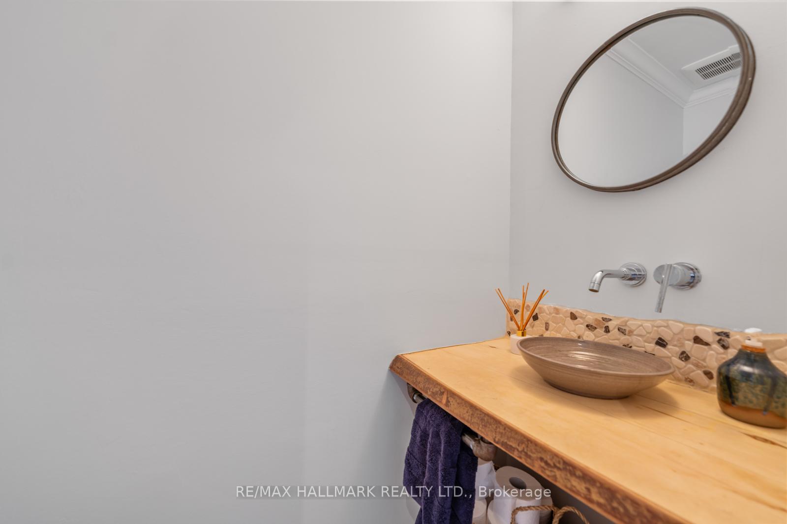 146 Roslin Avenue, Toronto C04 — photo 3 of 5