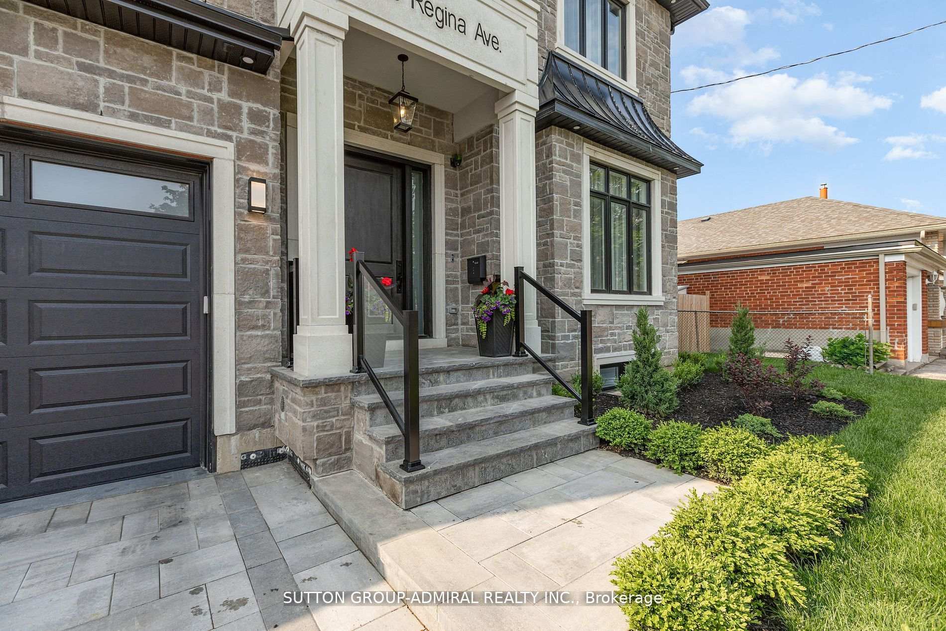 125 Regina Avenue, Toronto C04 — photo 2 of 5
