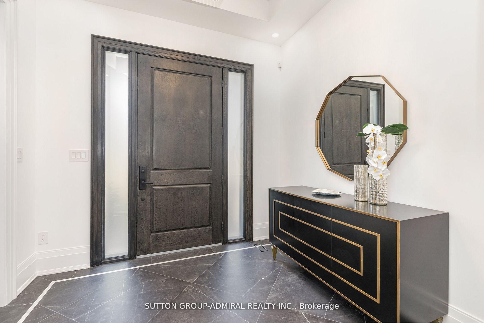 125 Regina Avenue, Toronto C04 — photo 3 of 5