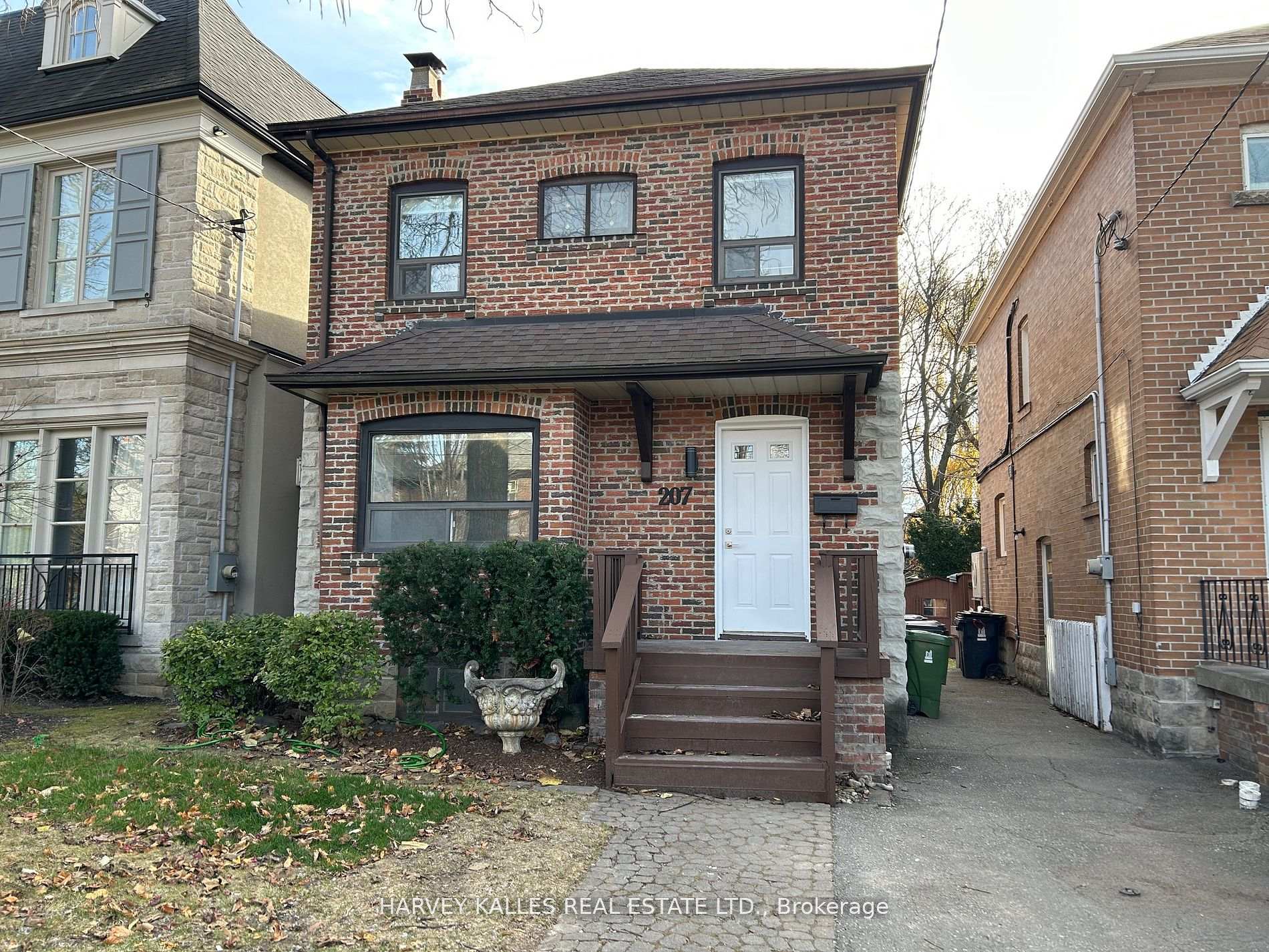 207 Old Orchard Grove, Toronto C04, ON M5M 2E6 — Toronto C04, Ontario