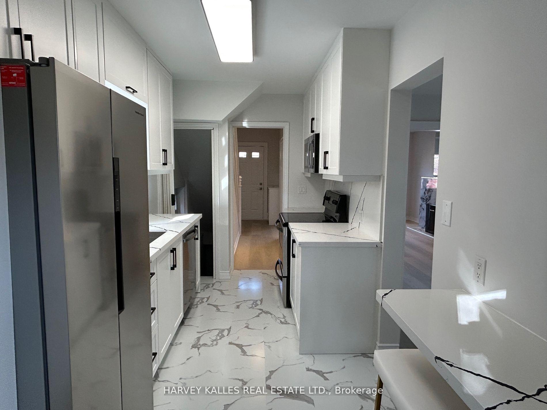 207 Old Orchard Grove, Toronto C04 — photo 5 of 5