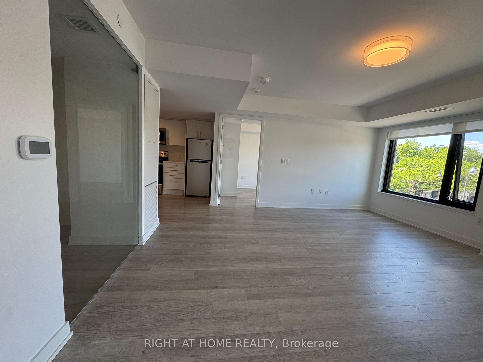 3 Strathgowan Avenue 307, Toronto C04 — photo 5 of 5