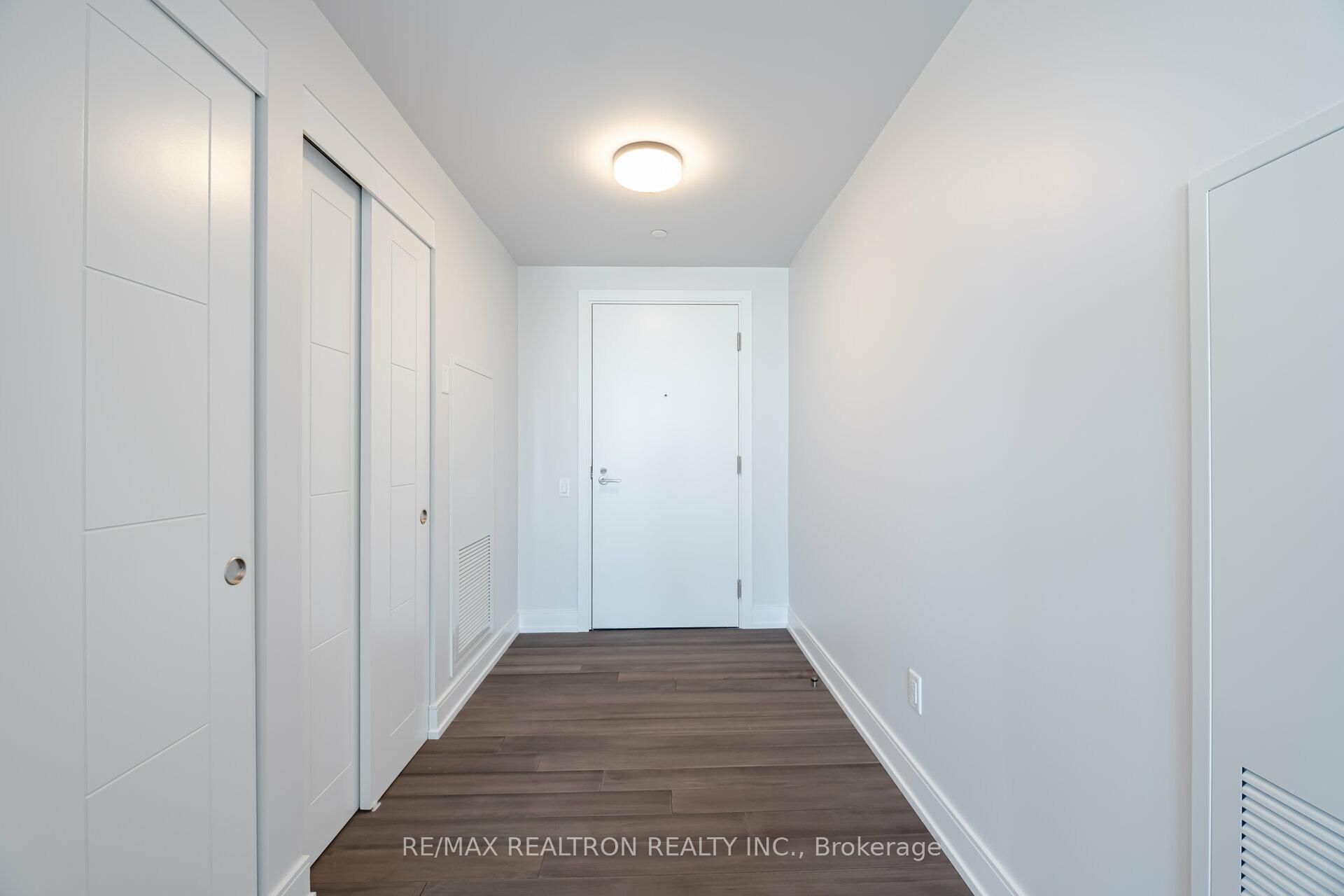 2525 Bathurst Street 1009, Toronto C04 — photo 2 of 5