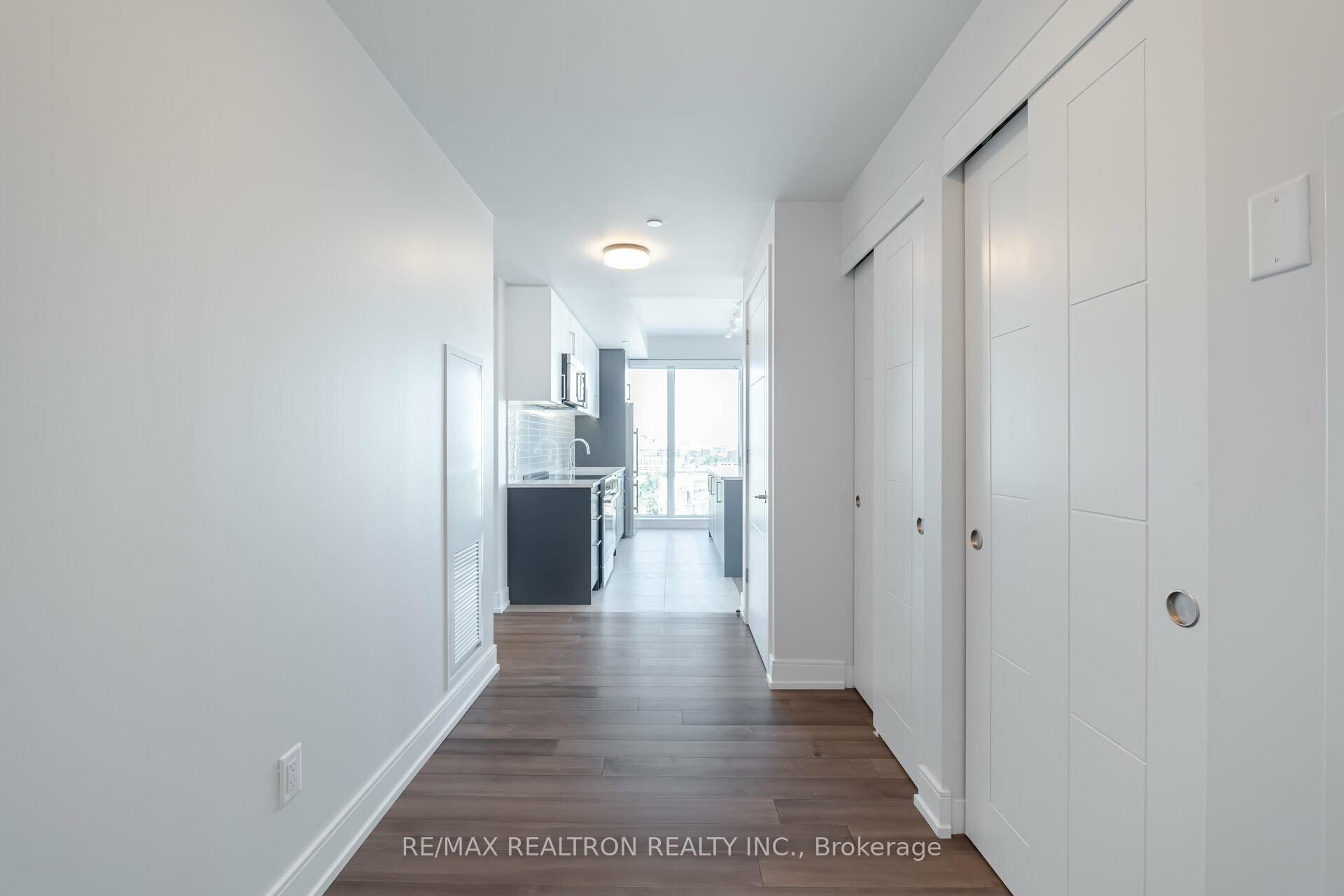 2525 Bathurst Street 1009, Toronto C04 — photo 3 of 5