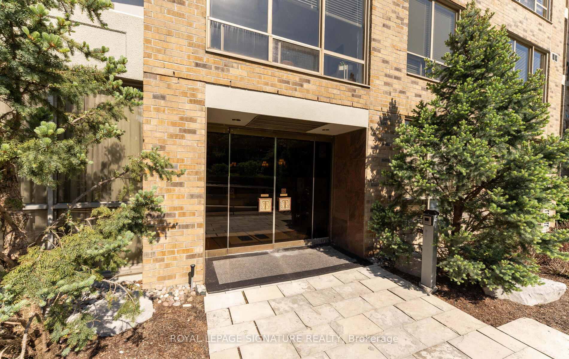 225 The Donway N/A W 605, Toronto C13 — photo 2 of 5