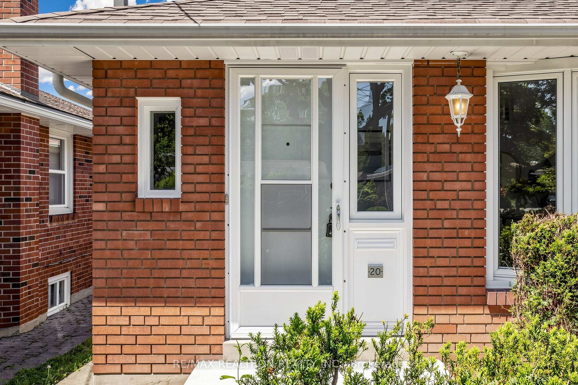 20 Doonaree Drive, Toronto C13 — photo 3 of 5