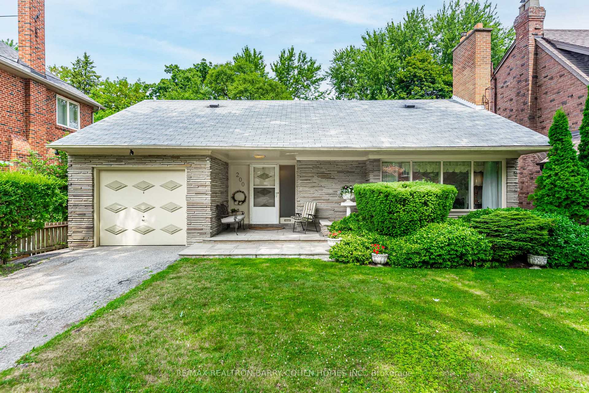200 Cortleigh Boulevard, Toronto C04, ON M5N 1P5 — Toronto C04, Ontario