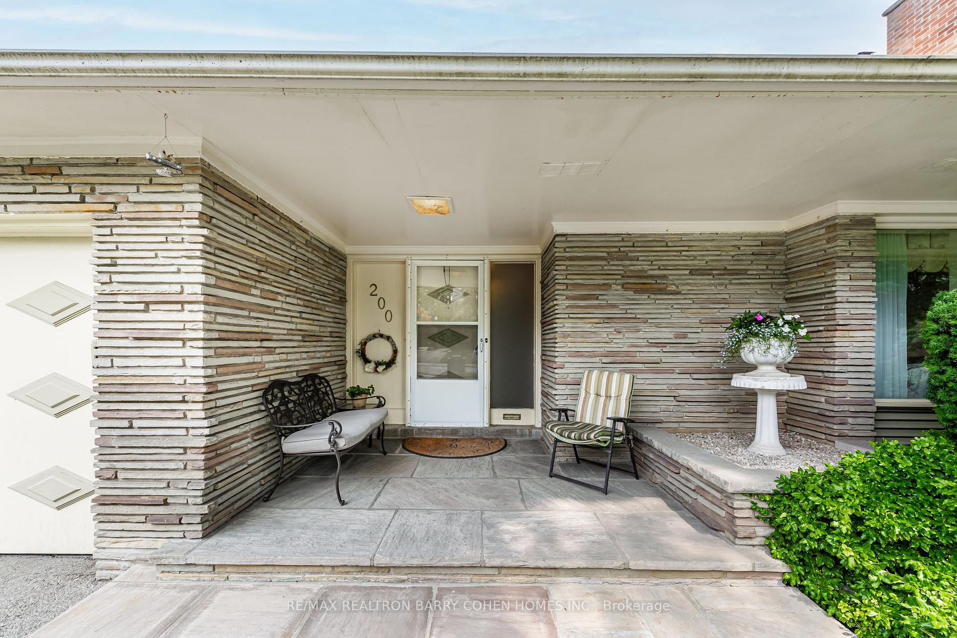 200 Cortleigh Boulevard, Toronto C04 — photo 2 of 5