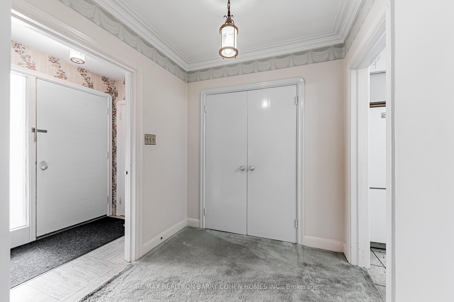 200 Cortleigh Boulevard, Toronto C04 — photo 3 of 5