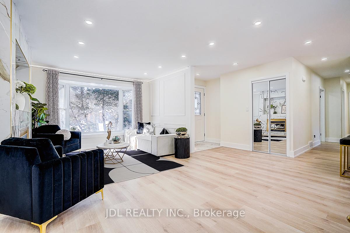 15 Crossburn Drive, Toronto C13 — photo 5 of 5