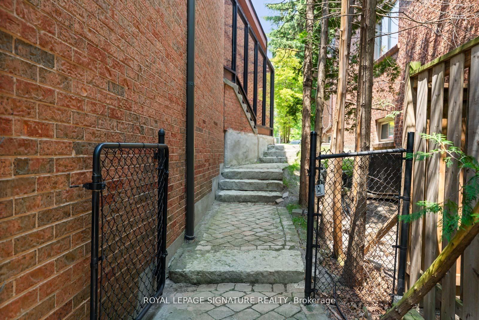 23 Brandy Court, Toronto C12 — photo 4 of 5