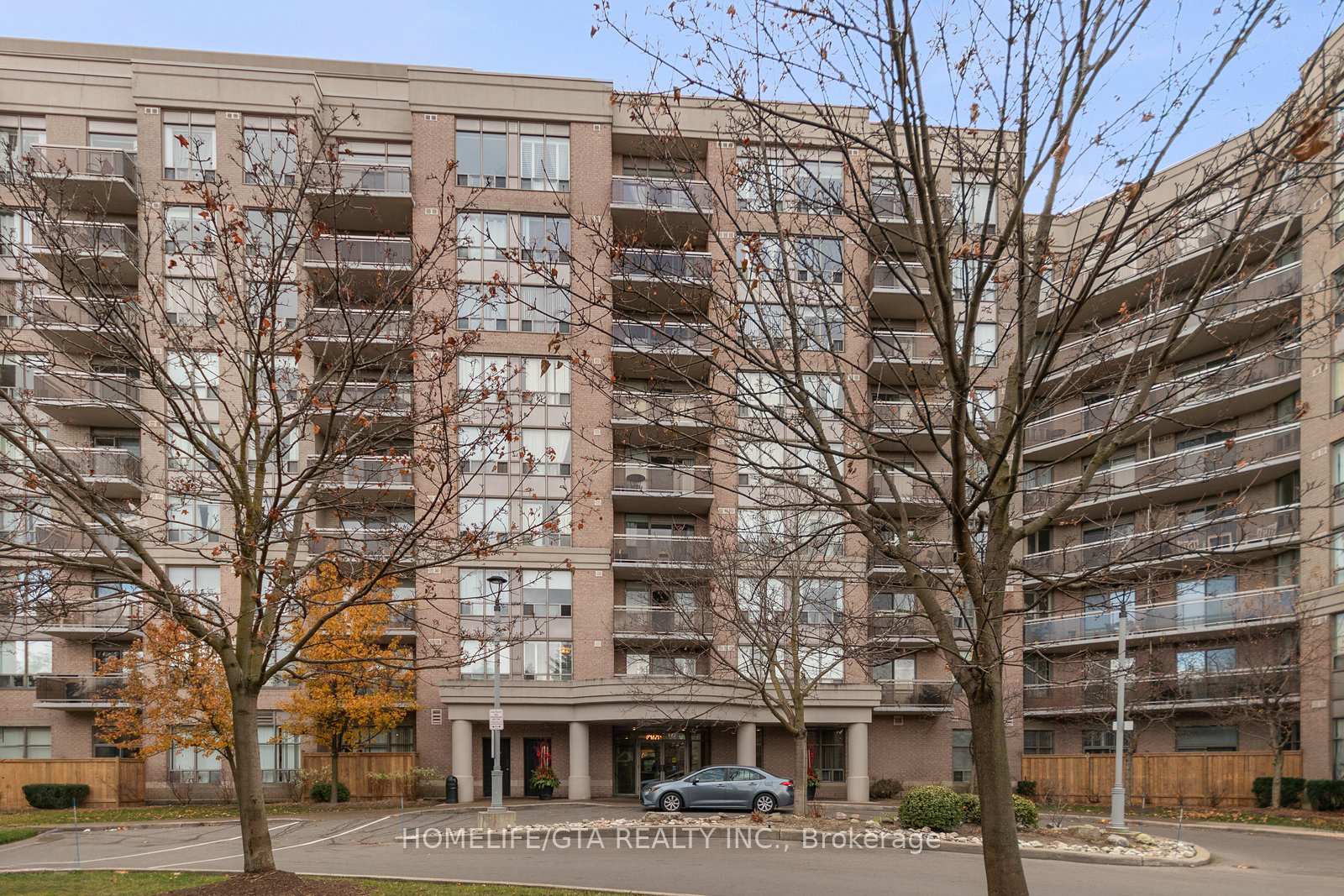 1720 Eglinton Avenue E 821, Toronto C13 — photo 2 of 3