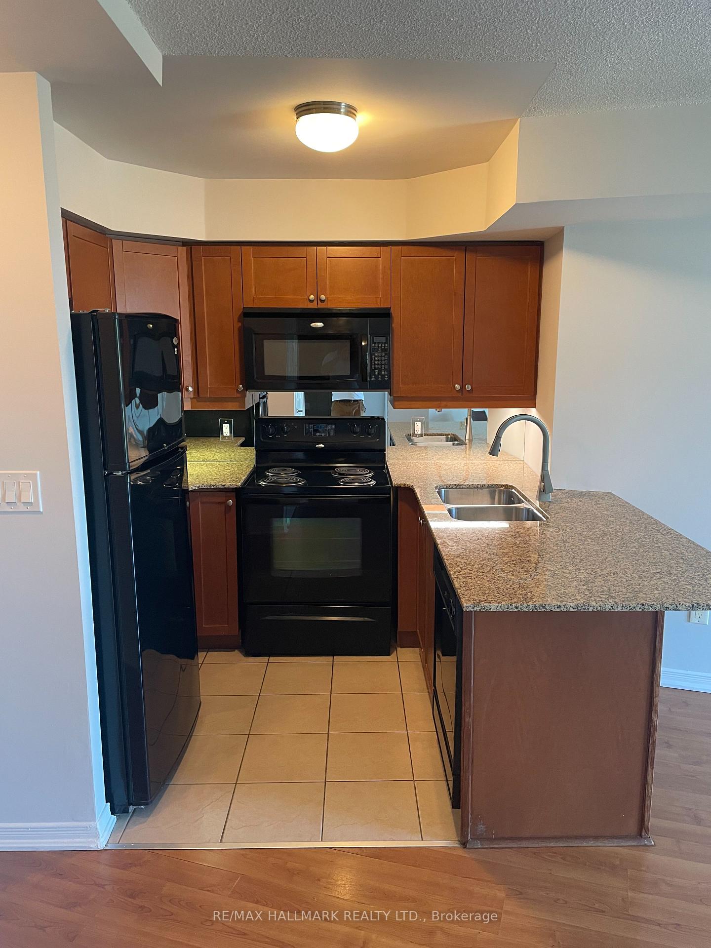 18 Valley Woods Road 1015, Toronto C13 — photo 2 of 5