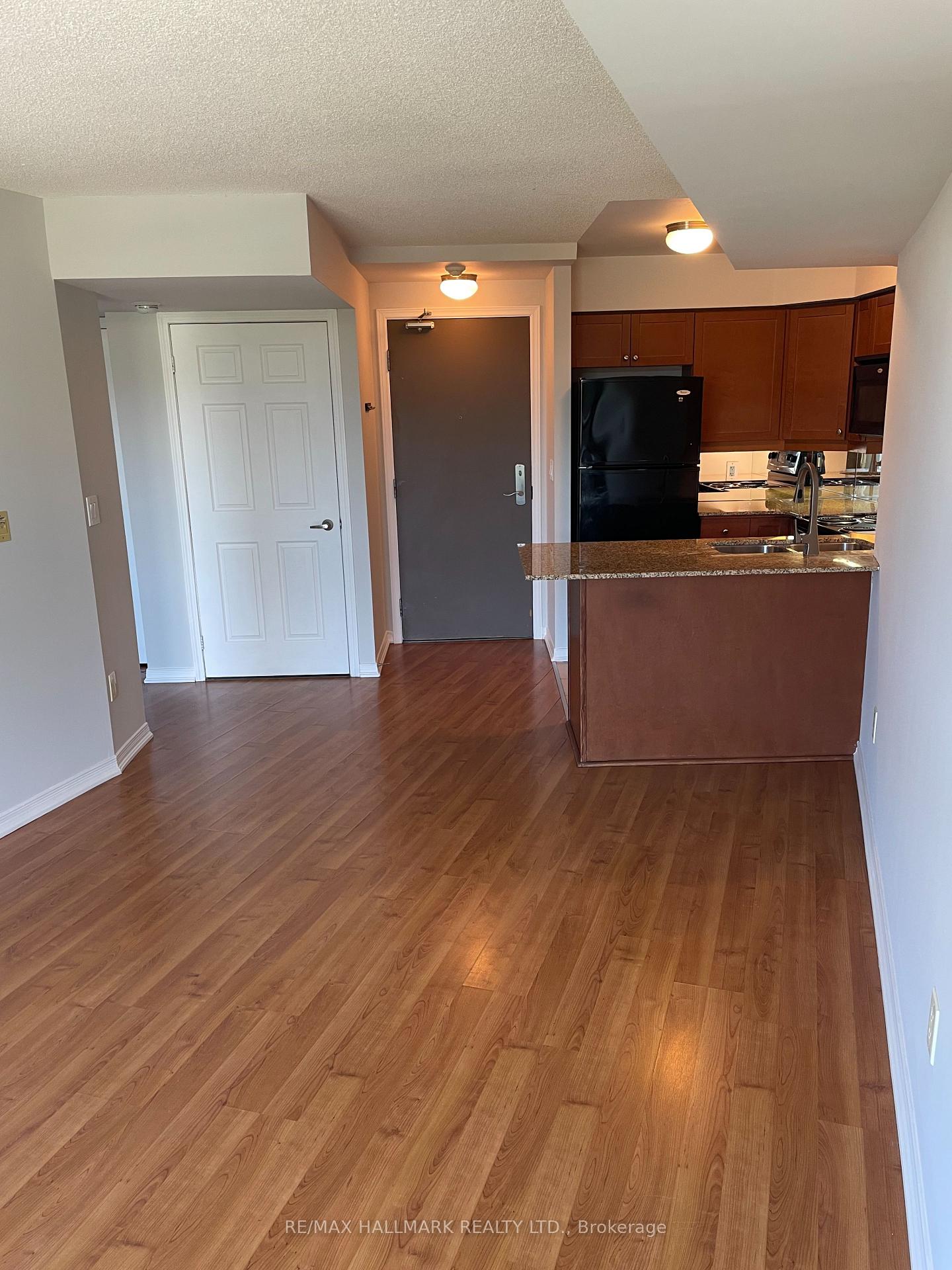 18 Valley Woods Road 1015, Toronto C13 — photo 3 of 5