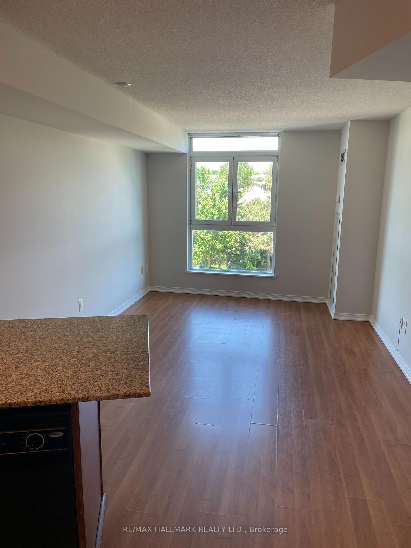 18 Valley Woods Road 1015, Toronto C13 — photo 5 of 5
