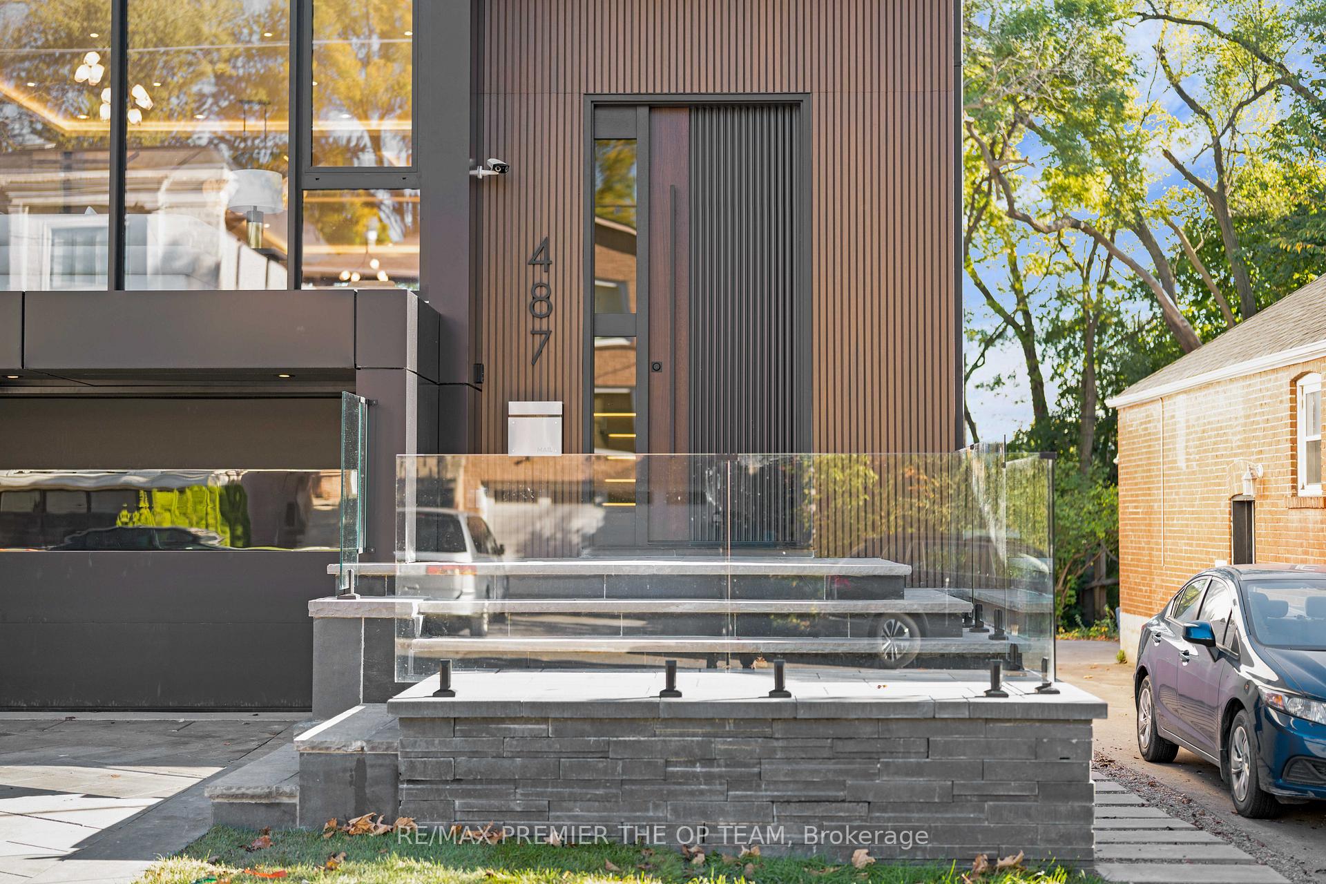 487 Coldstream Avenue, Toronto C04 — photo 3 of 5