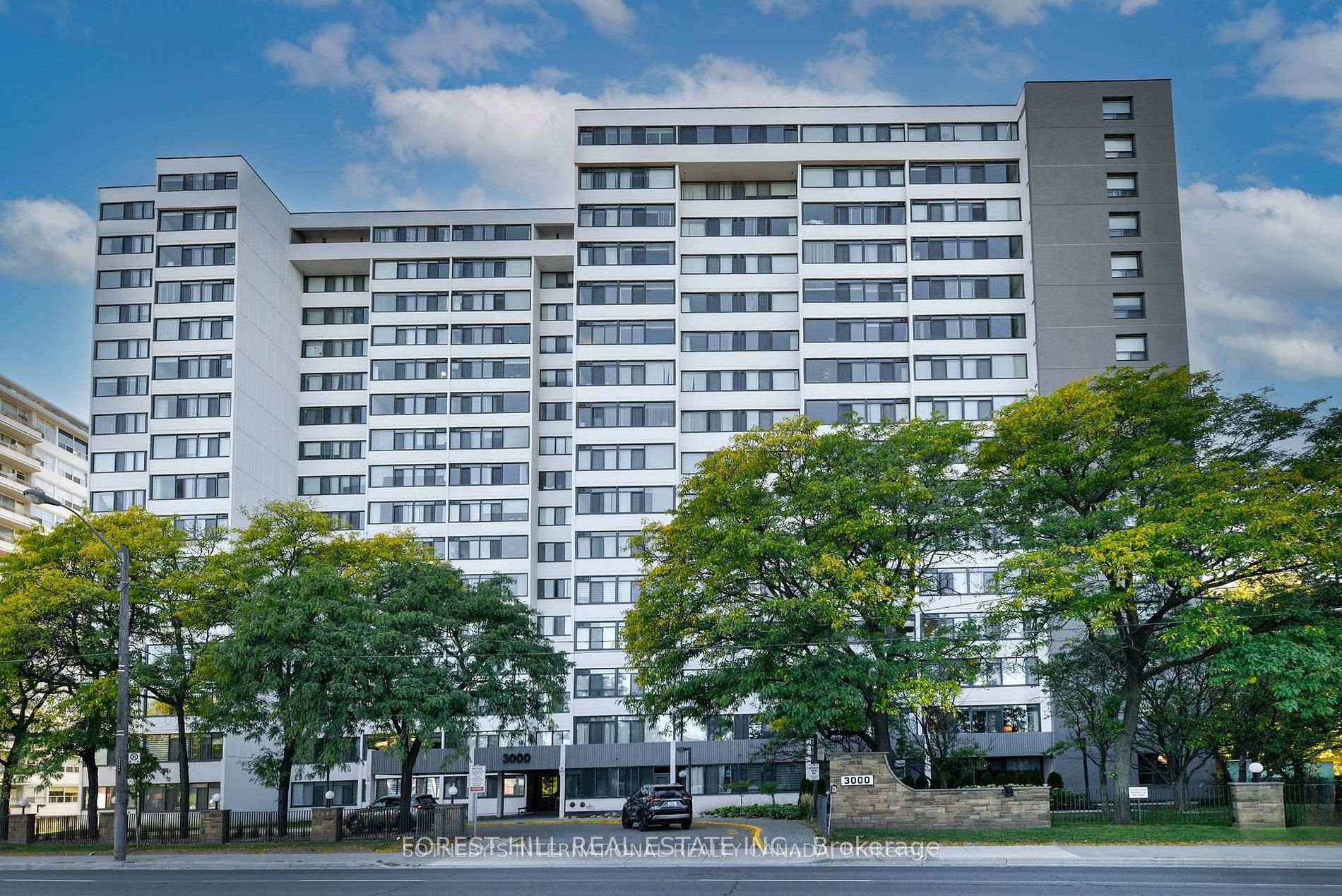3000 BATHURST Street 1205, Toronto C04, ON M6B 3B4 — Toronto C04, Ontario