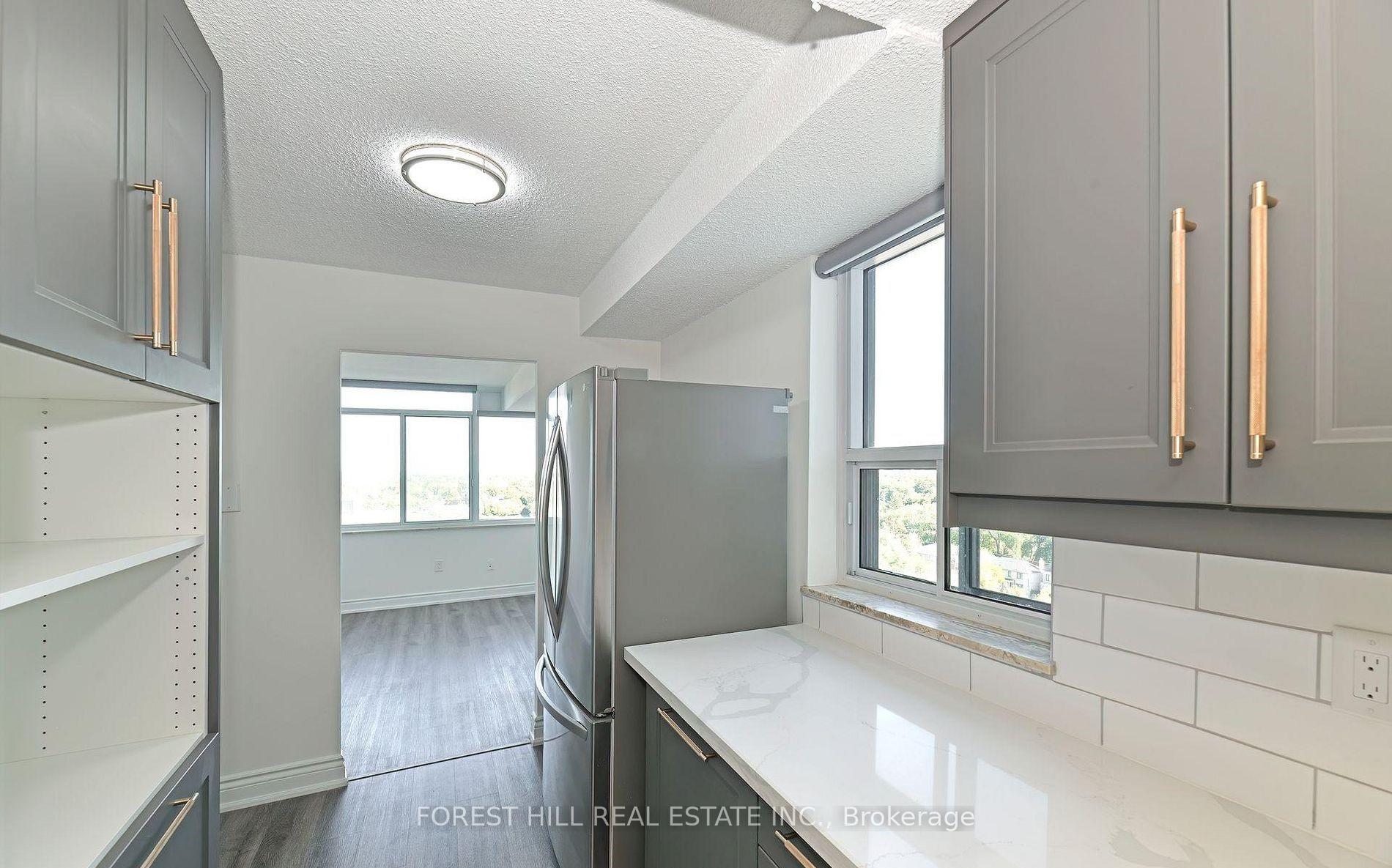 3000 BATHURST Street 1205, Toronto C04 — photo 3 of 5