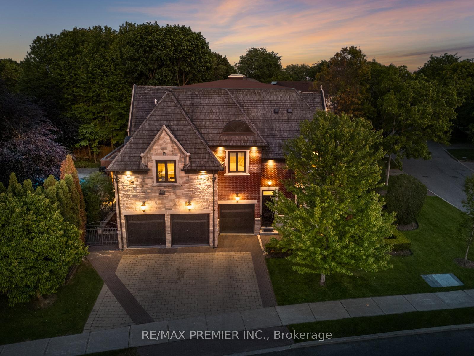 35 Normandale Crescent, Toronto C12 — photo 2 of 5