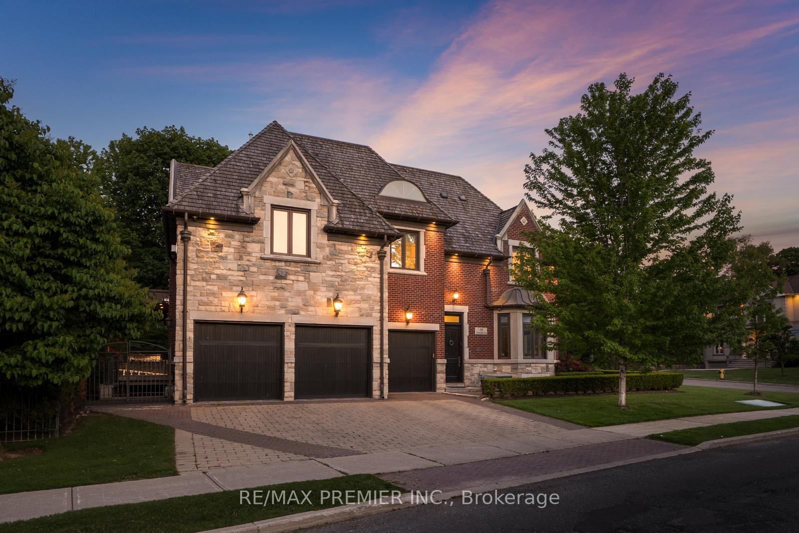 35 Normandale Crescent, Toronto C12 — photo 3 of 5