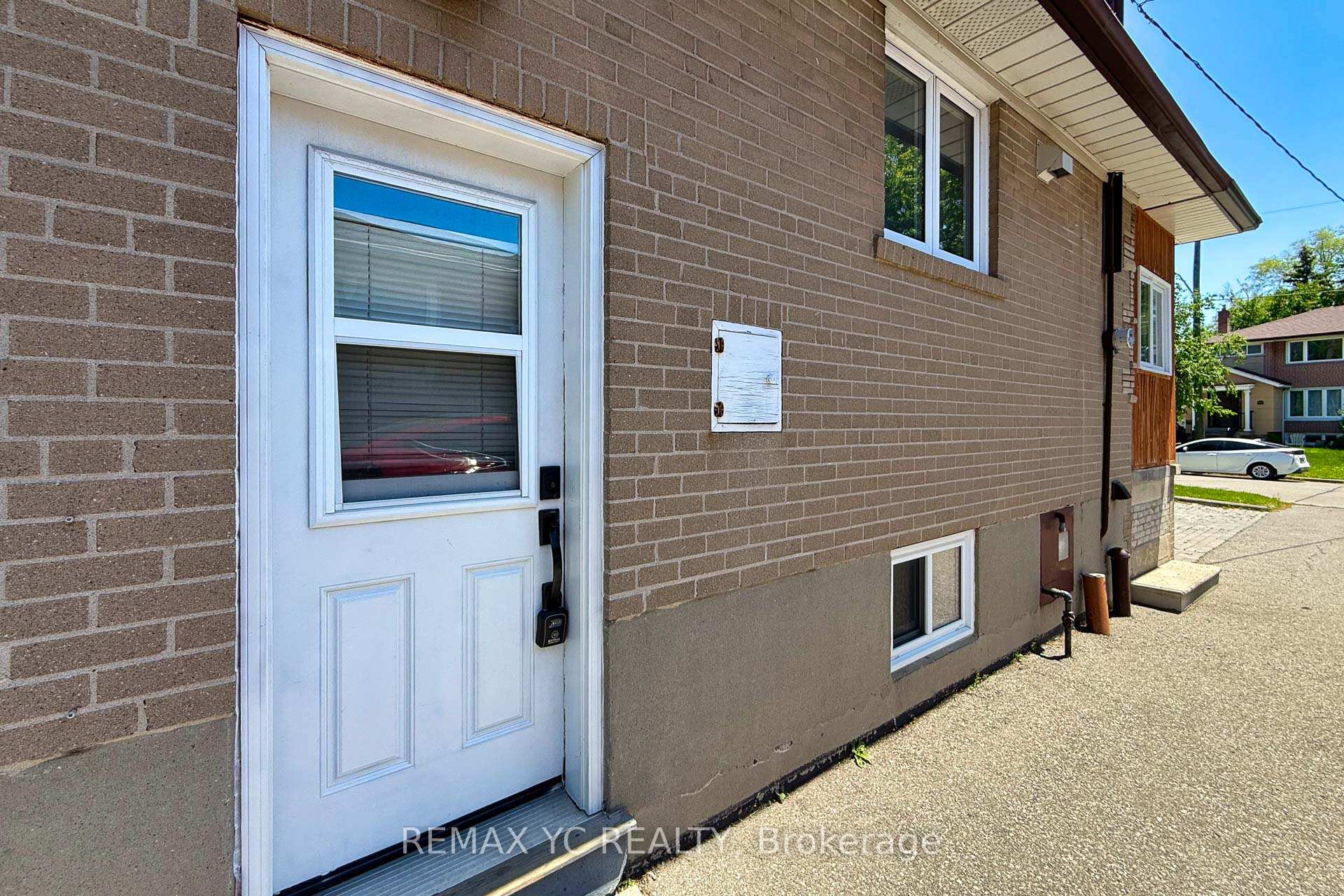 34 Tulane Crescent Bsmt, Toronto C13 — photo 3 of 5