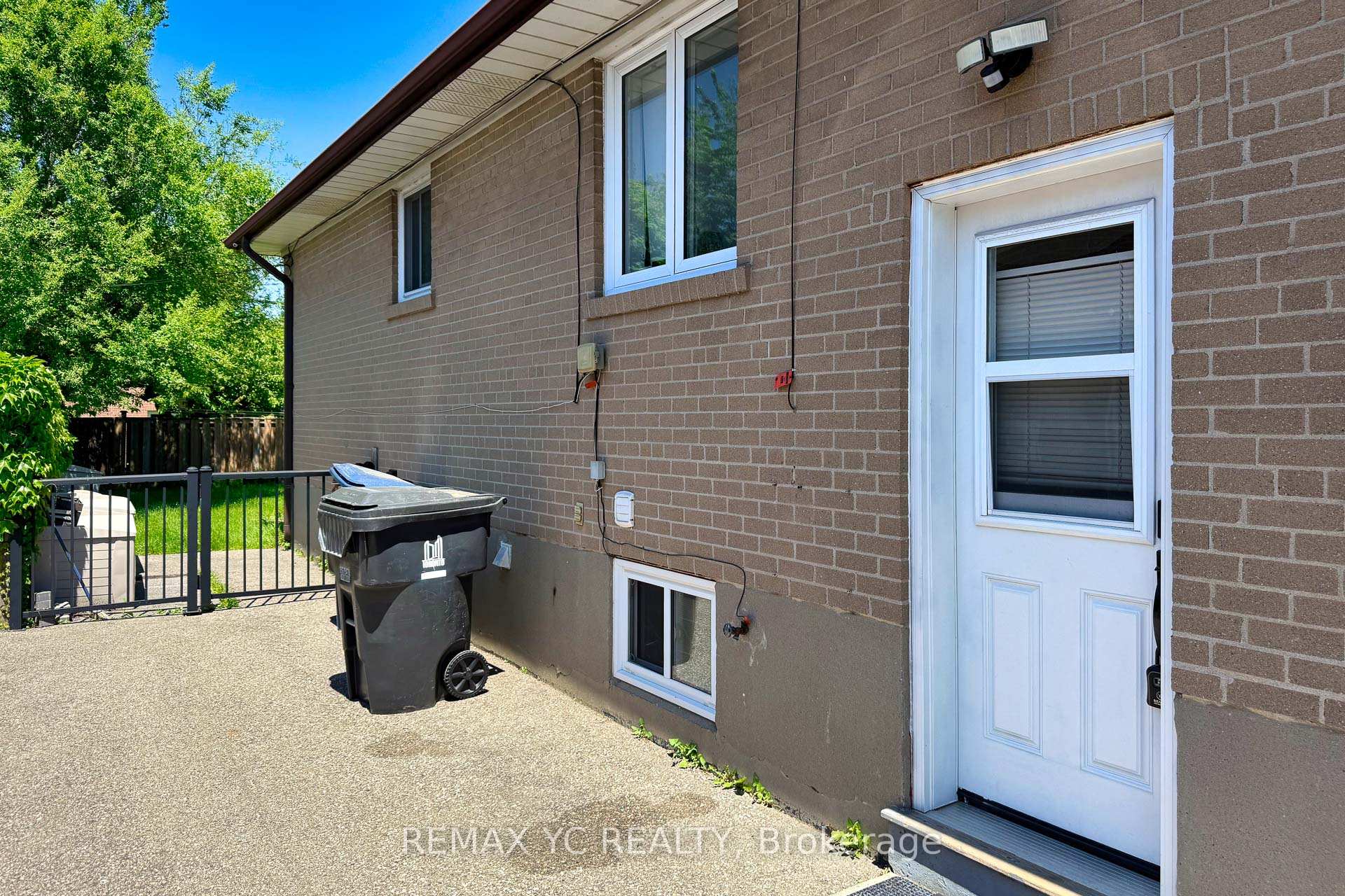 34 Tulane Crescent Bsmt, Toronto C13 — photo 4 of 5