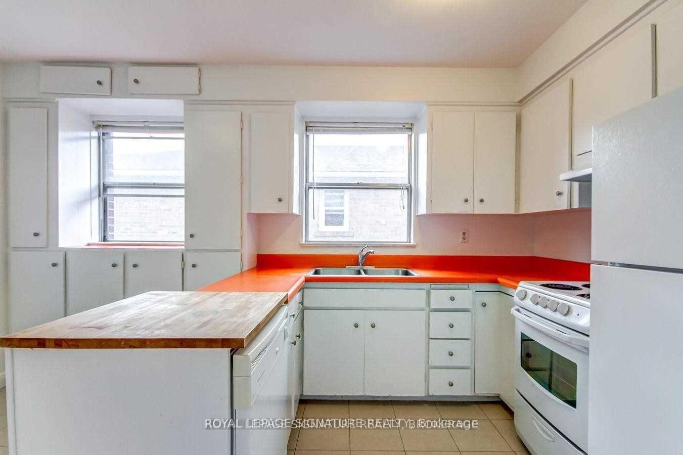 138 Woburn Avenue, Toronto C04 — photo 3 of 5