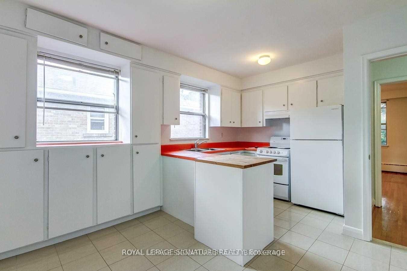 138 Woburn Avenue, Toronto C04 — photo 4 of 5